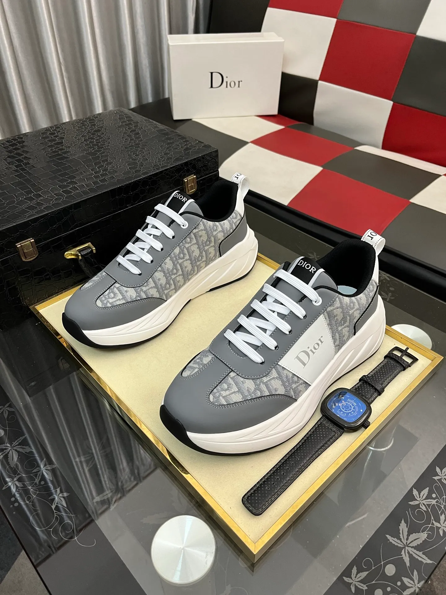 Men's shoes💰438⌚️⌚️[Dior] Dior's new men's genuine leather casual shoes, the highest version on the market, any comparison is welcome🆚! The original leather has excellent texture and is super high-end! Fetal sheep net lining imported from Italy, removable pad! Luxurious materials and fine workmanship, highly recommended! Code number: 38-442️⃣Colors available